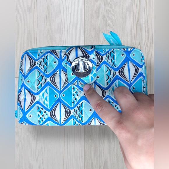 Women’s Vera Bradley Wallet - Picture 3 of 10